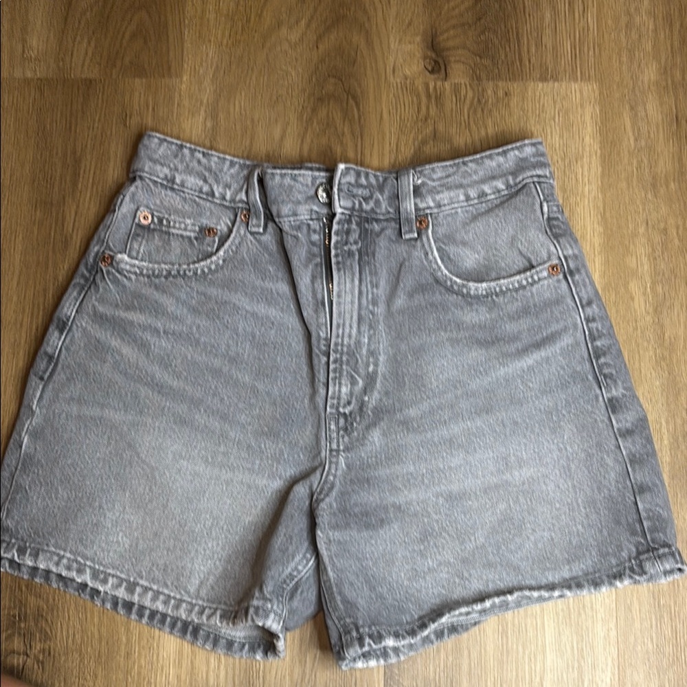 Zara size 4 High Rise Gray Denim Women's Shorts (bin11)